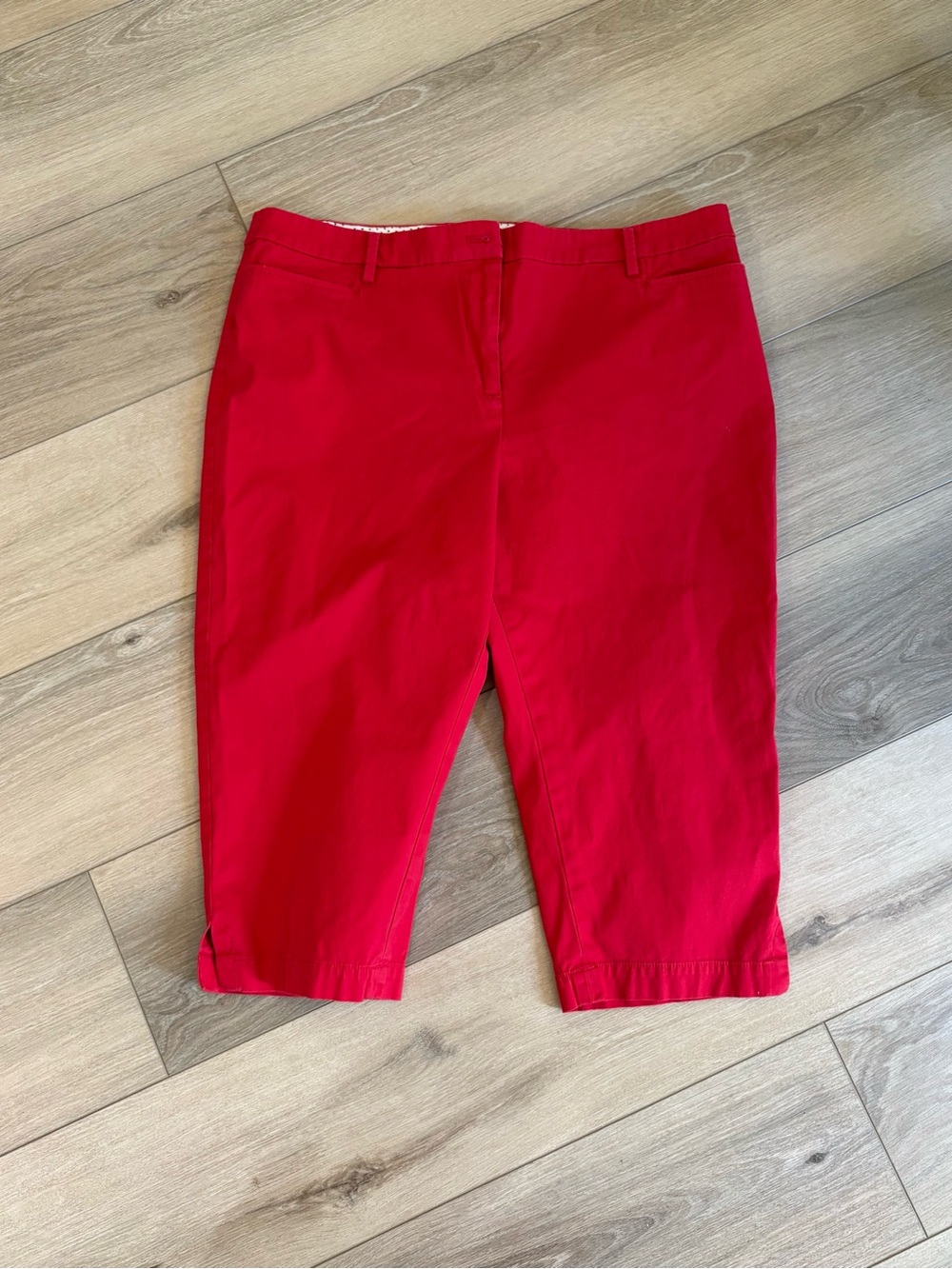 Talbot’s “Perfect Skimmer” Capris Red 16P